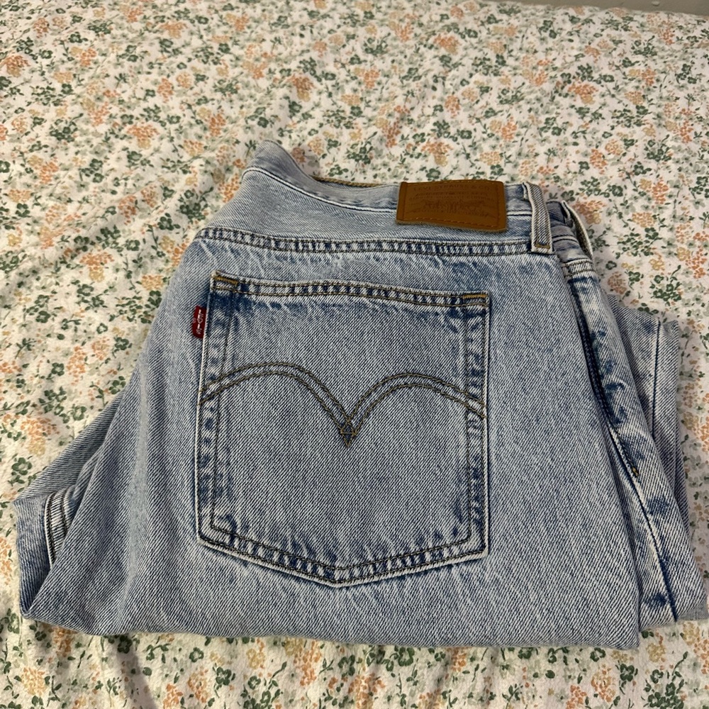 Levi’s Lightwash Straight Wedgie Denims